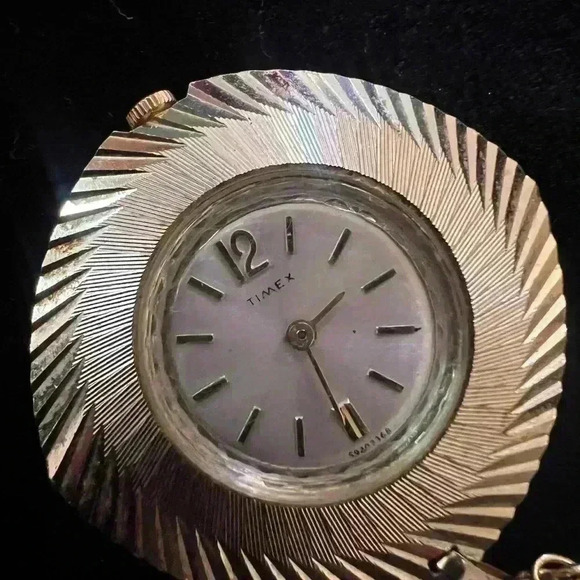 Vintage Timex Lady Pendant - Picture 2 of 6